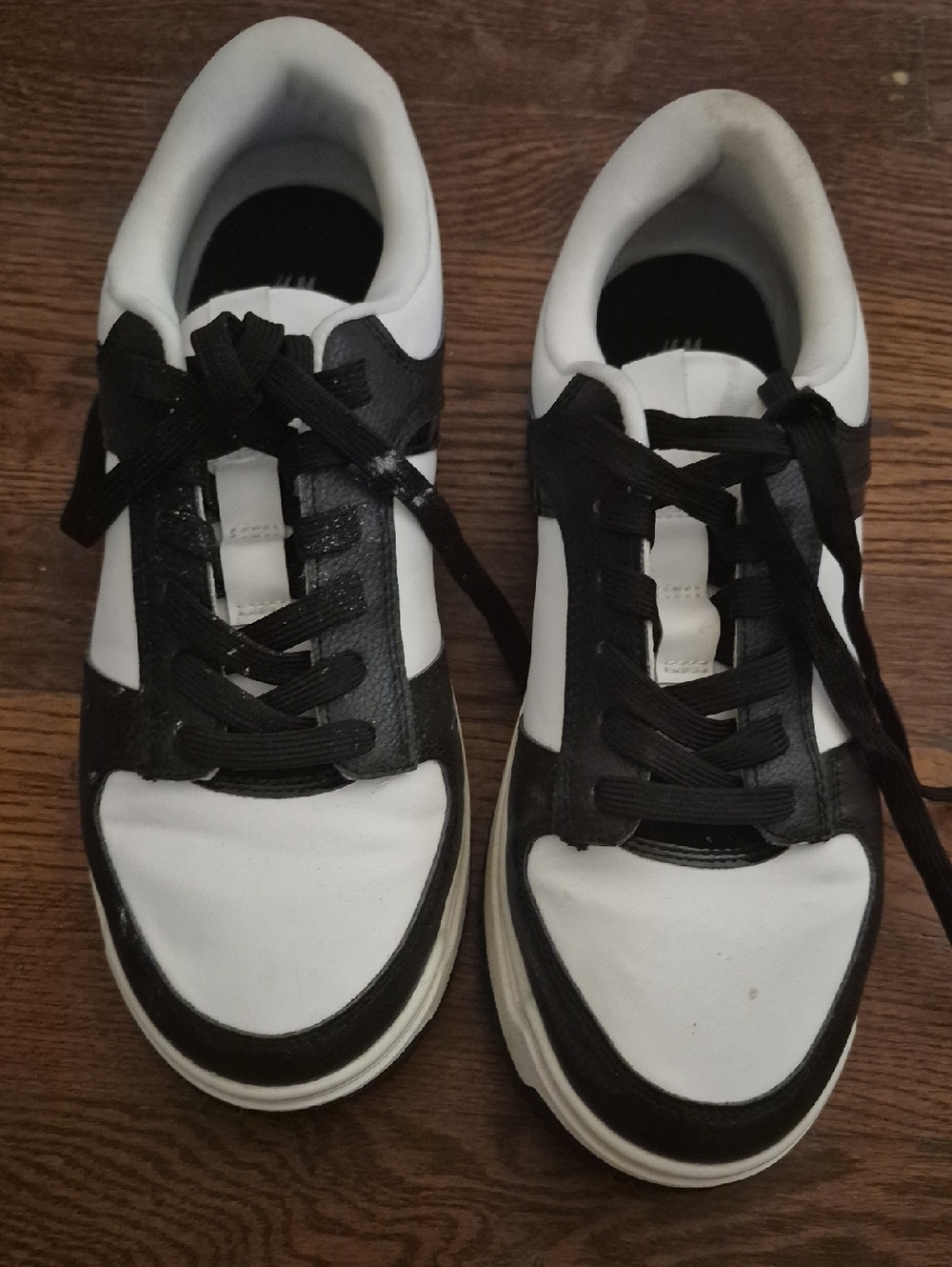 H&M White and Black Low-Top Sneakers